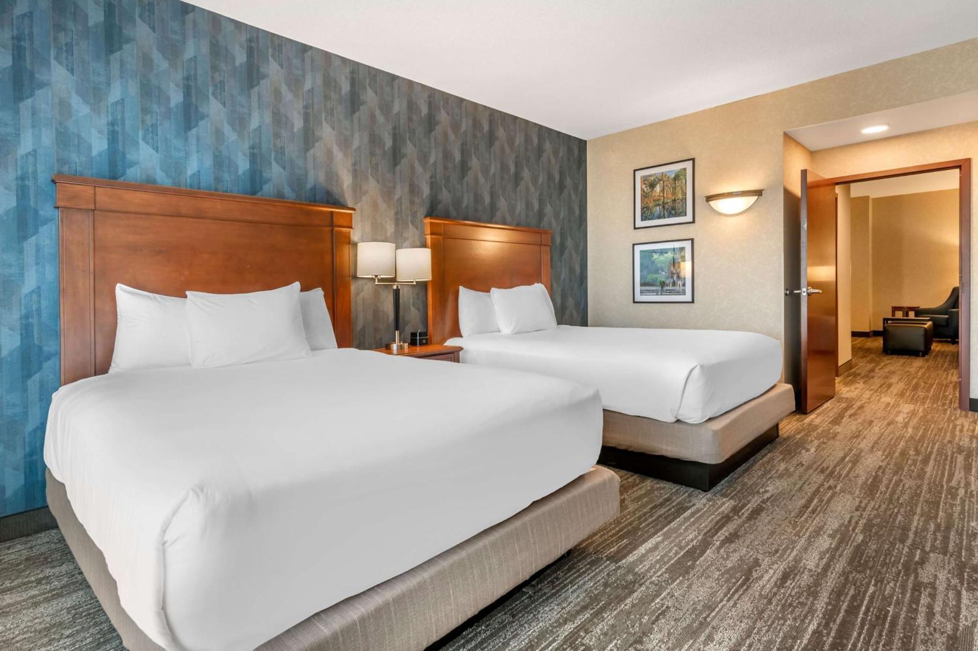 Drury Plaza Hotel Валдоста Екстериор снимка