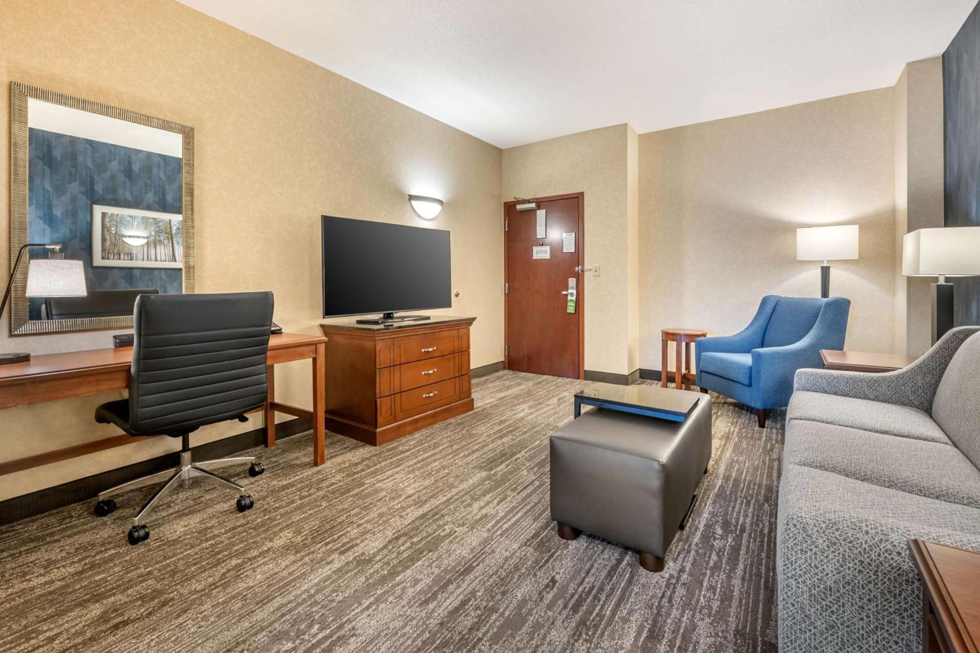 Drury Plaza Hotel Валдоста Екстериор снимка