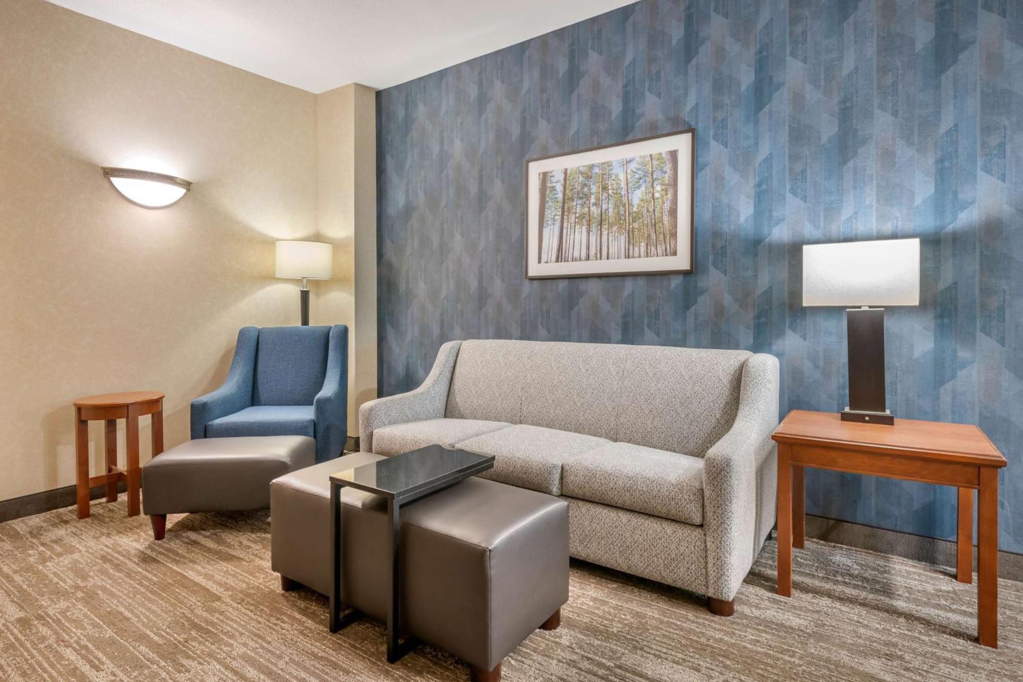 Drury Plaza Hotel Валдоста Екстериор снимка