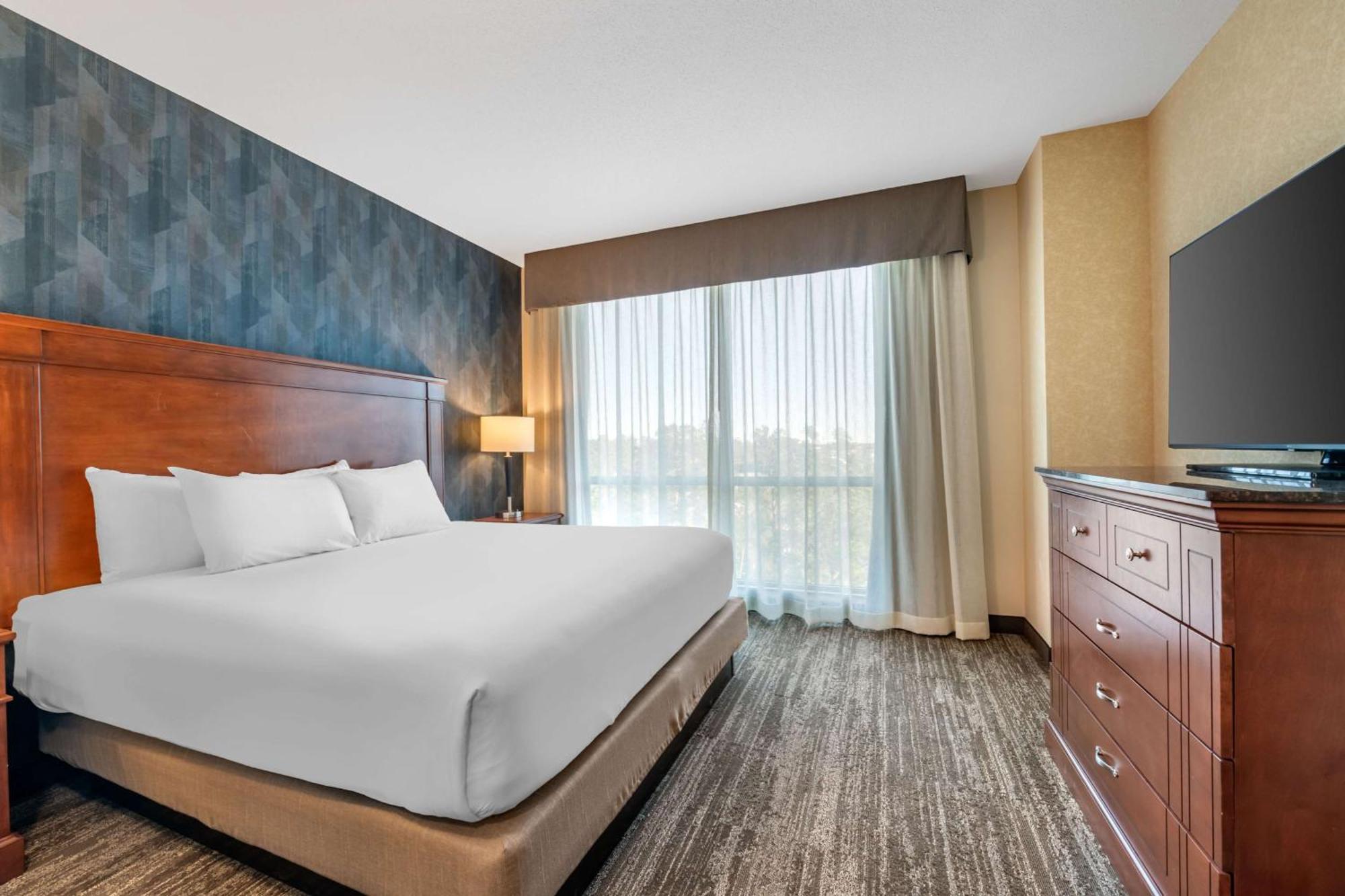 Drury Plaza Hotel Валдоста Екстериор снимка