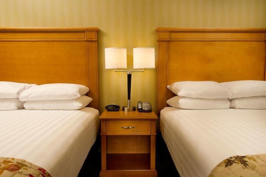 Drury Plaza Hotel Валдоста Екстериор снимка
