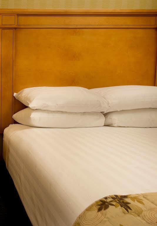 Drury Plaza Hotel Валдоста Екстериор снимка